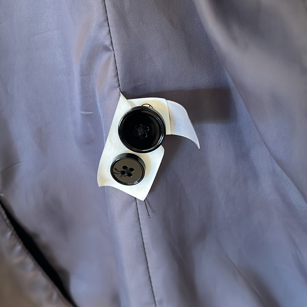 Gap Navy Slightly Cropped, Two Button Blazer Size… - image 7